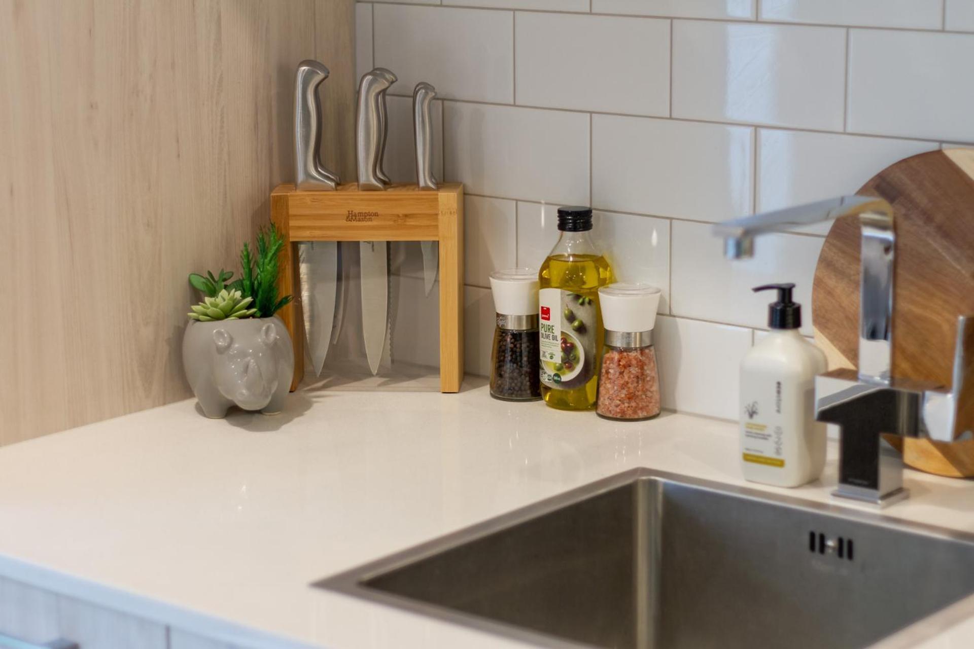 Gorgeous In Green - 2 Bed Central Oasis W/King Bed Christchurch Buitenkant foto