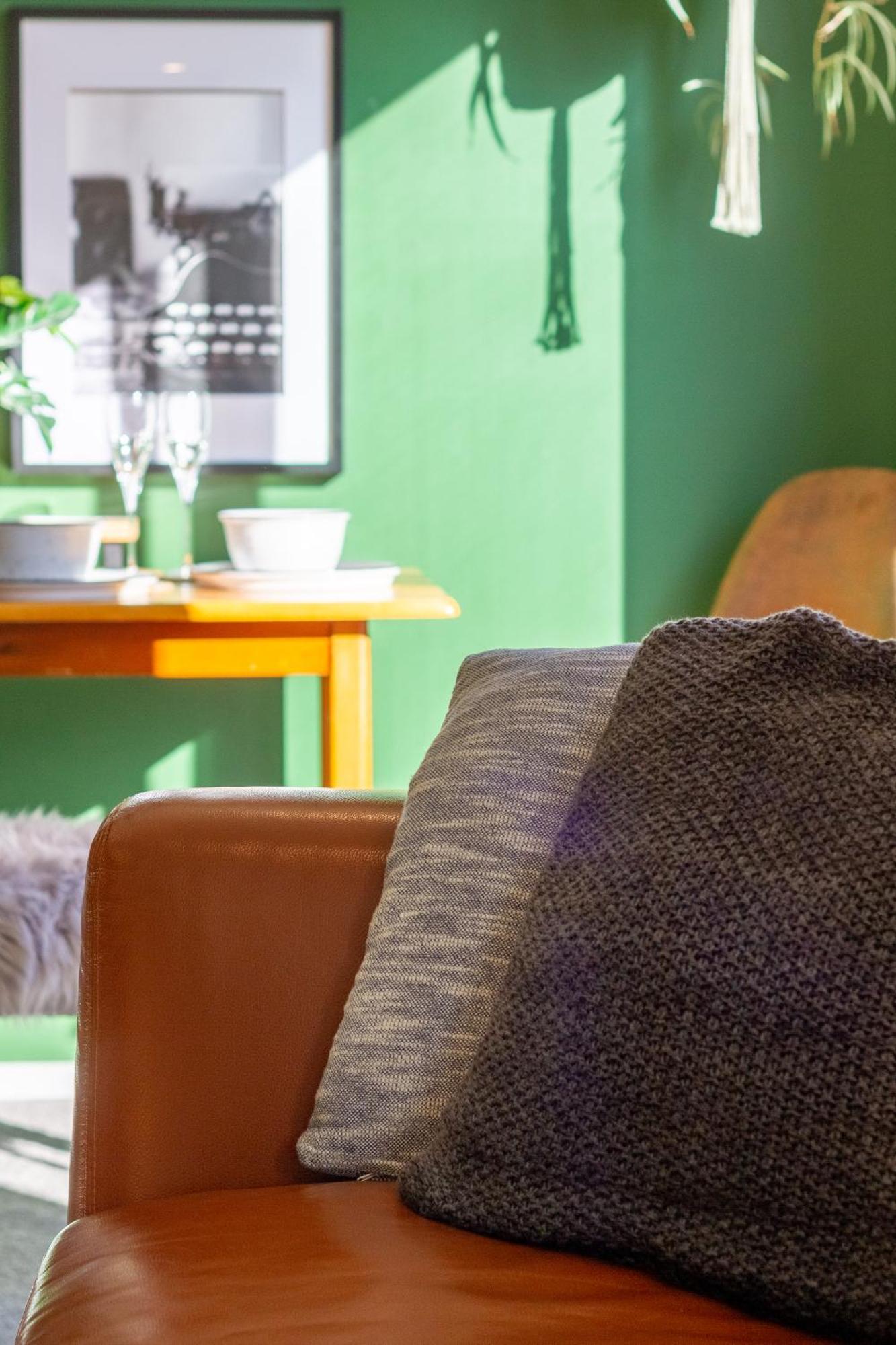 Gorgeous In Green - 2 Bed Central Oasis W/King Bed Christchurch Buitenkant foto