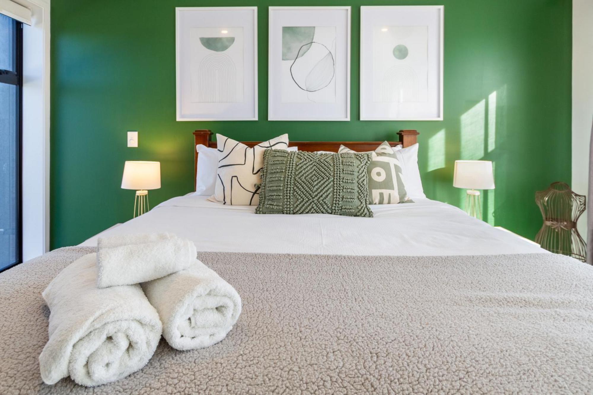 Gorgeous In Green - 2 Bed Central Oasis W/King Bed Christchurch Buitenkant foto
