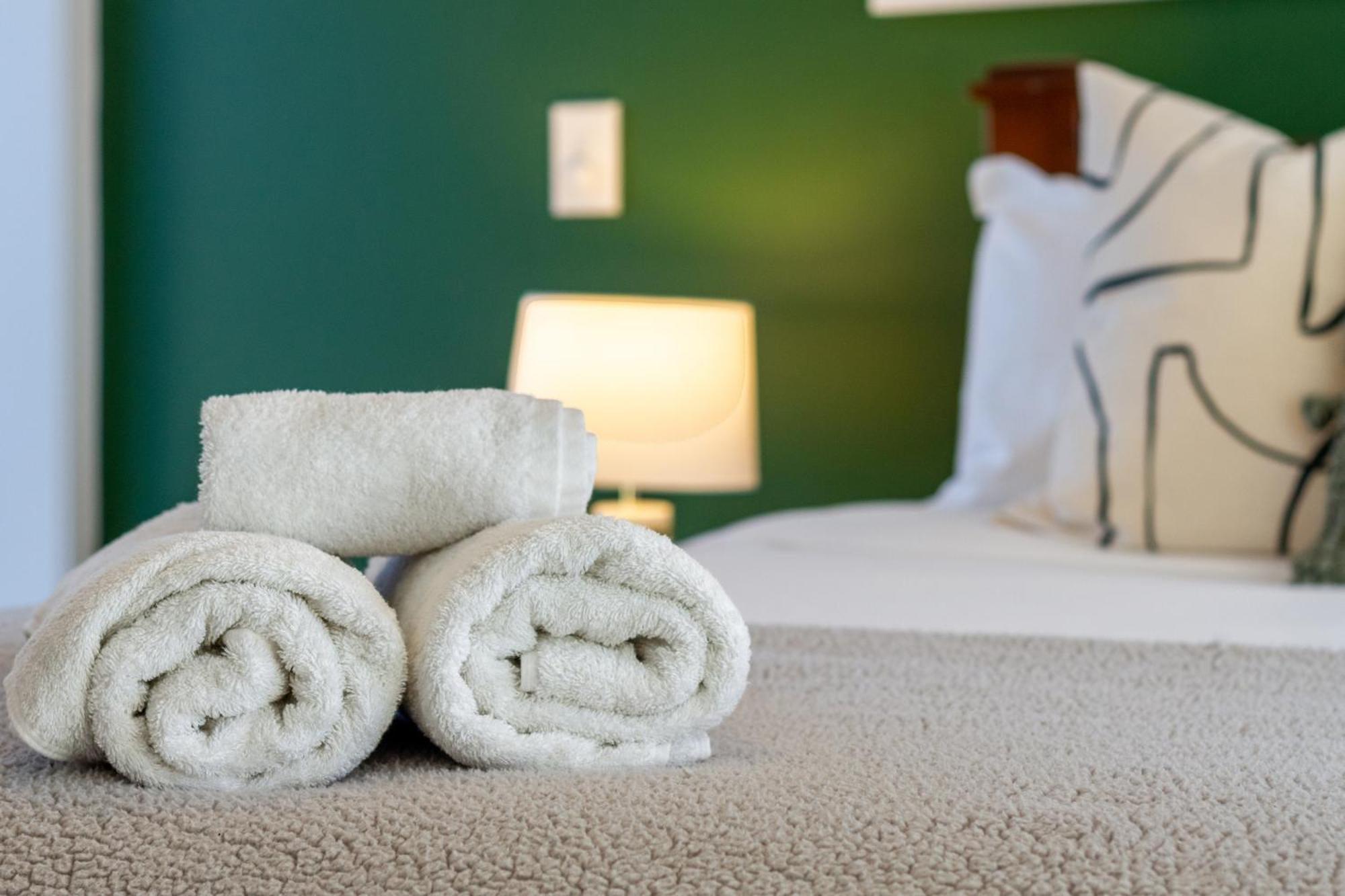 Gorgeous In Green - 2 Bed Central Oasis W/King Bed Christchurch Buitenkant foto