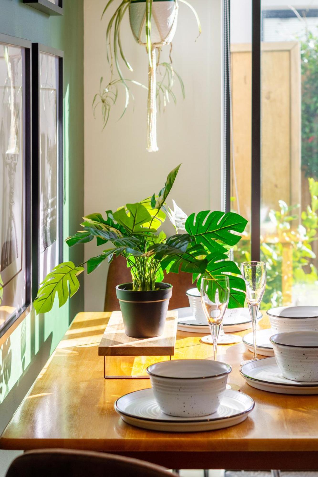 Gorgeous In Green - 2 Bed Central Oasis W/King Bed Christchurch Buitenkant foto